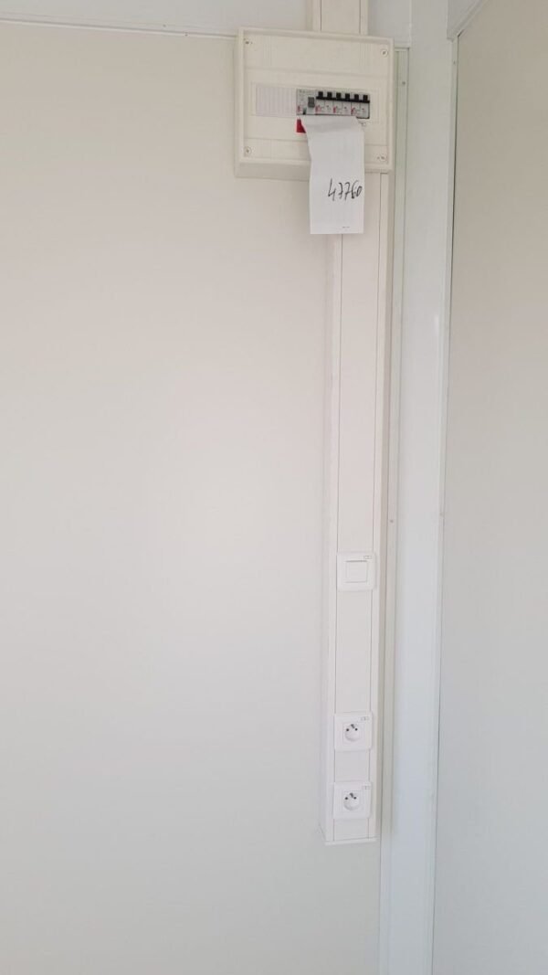BATIMODULE 20′ Escritorio montado – Image 2