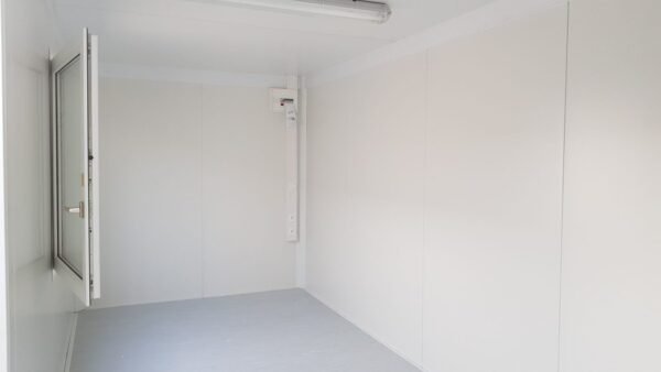 BATIMODULE 20′ Escritorio montado – Image 4