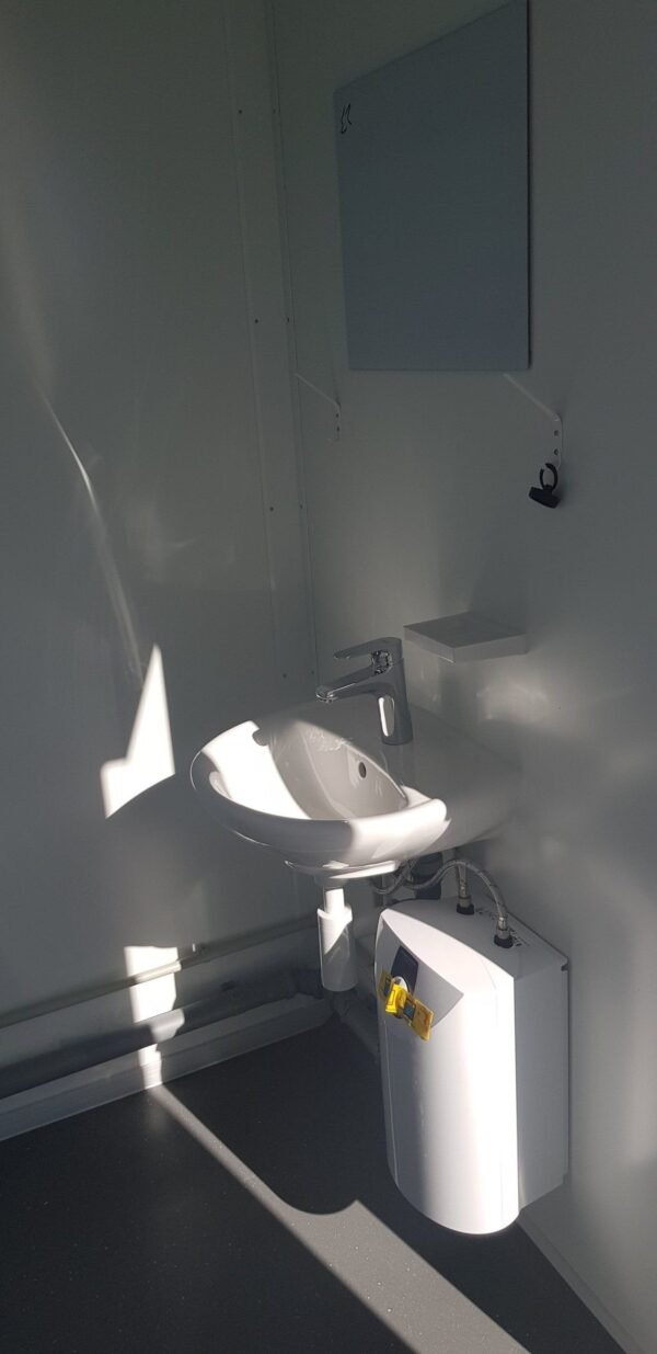 MÓDULO DE BAÑO 20′ Sanitario (4 WC-1 WC PMR-2 URINARIO-3 LAVABOS) – Image 11